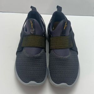 Nike Women’s Renew Freedom size 6 laceless shoes with foam outsole Gray